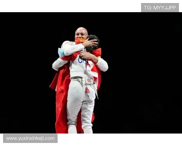 冬奥赛场师徒泪洒相拥时刻感人